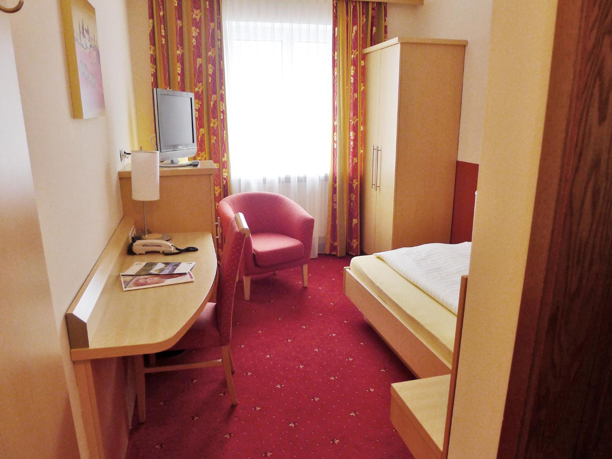 Hotel Restaurant Boeck "Roter Hahn" ザンクト・ペルテン 部屋 写真