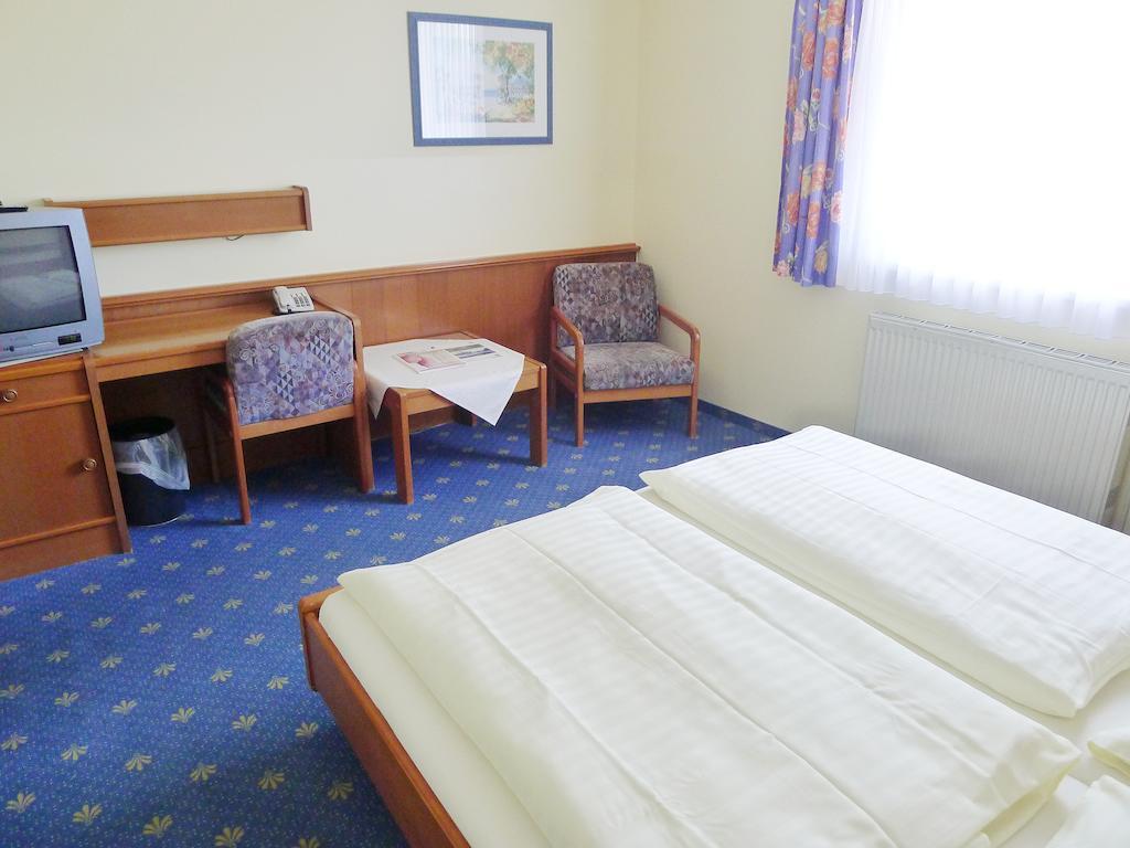 Hotel Restaurant Boeck "Roter Hahn" ザンクト・ペルテン 部屋 写真