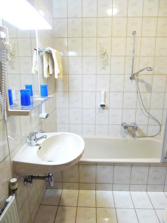 Hotel Restaurant Boeck "Roter Hahn" ザンクト・ペルテン 部屋 写真