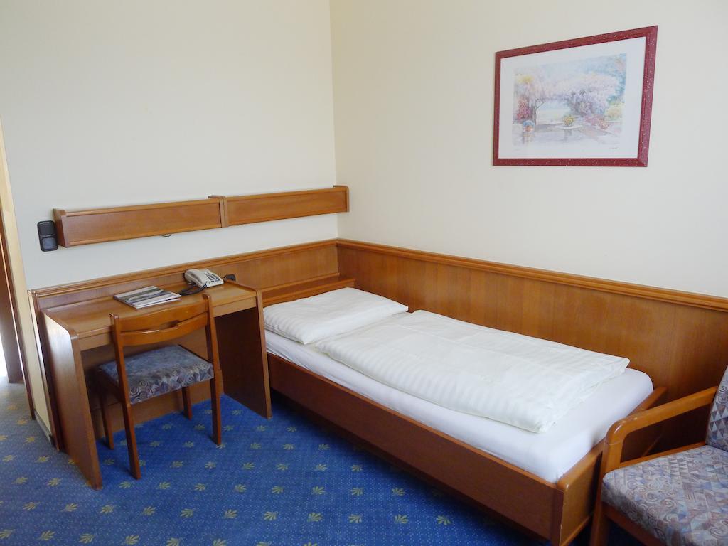 Hotel Restaurant Boeck "Roter Hahn" ザンクト・ペルテン 部屋 写真