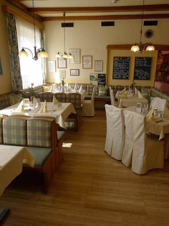 Hotel Restaurant Boeck "Roter Hahn" ザンクト・ペルテン エクステリア 写真