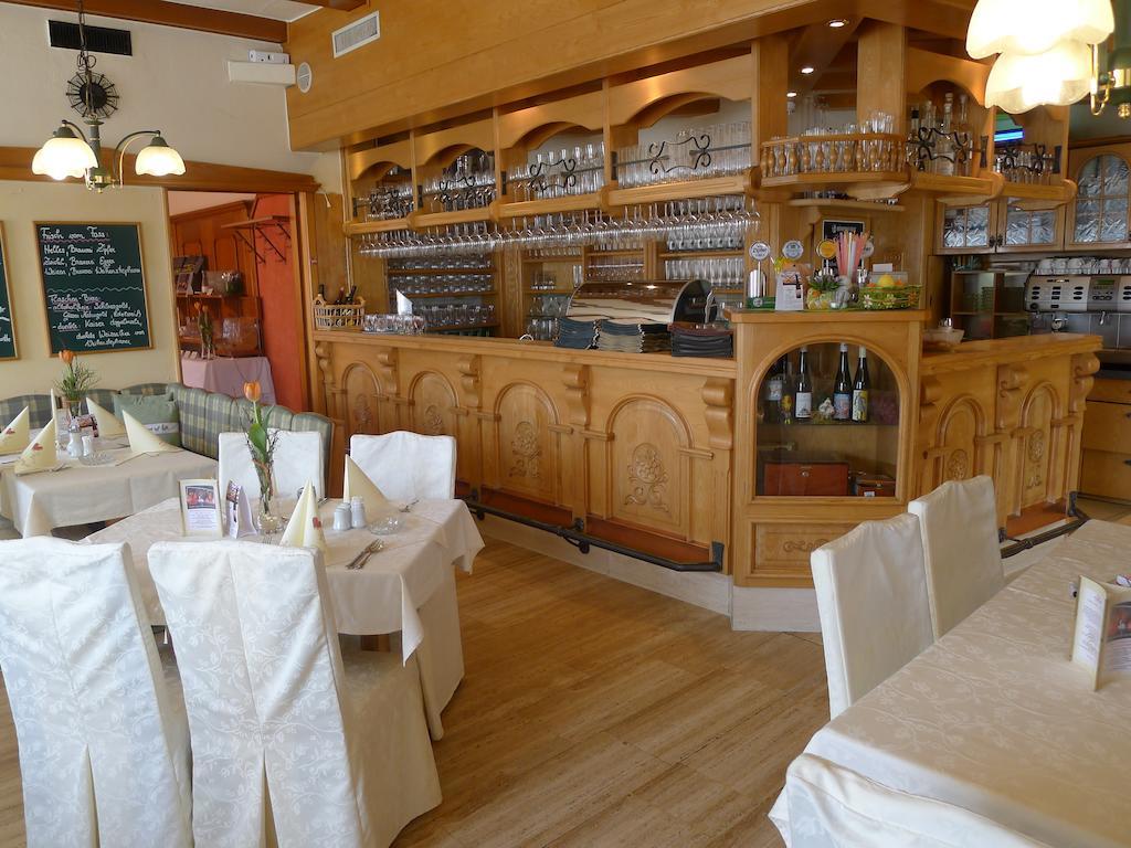 Hotel Restaurant Boeck "Roter Hahn" ザンクト・ペルテン エクステリア 写真