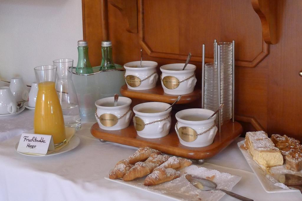 Hotel Restaurant Boeck "Roter Hahn" ザンクト・ペルテン エクステリア 写真