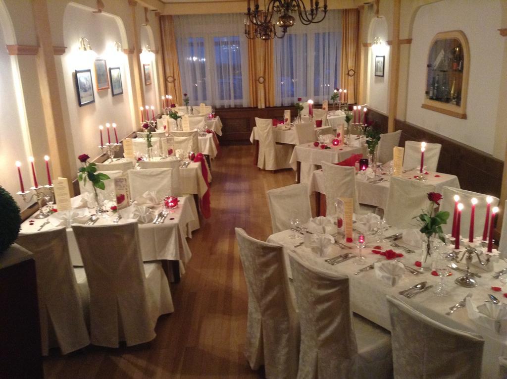 Hotel Restaurant Boeck "Roter Hahn" ザンクト・ペルテン エクステリア 写真