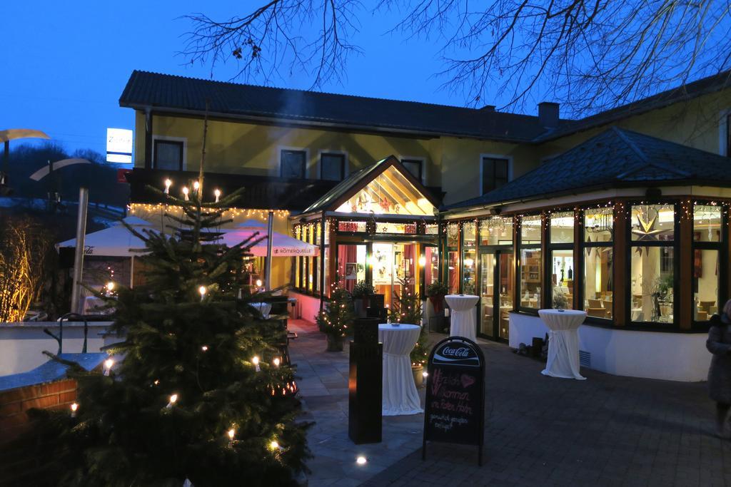 Hotel Restaurant Boeck "Roter Hahn" ザンクト・ペルテン エクステリア 写真