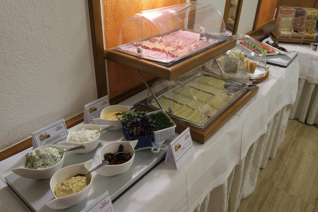 Hotel Restaurant Boeck "Roter Hahn" ザンクト・ペルテン エクステリア 写真