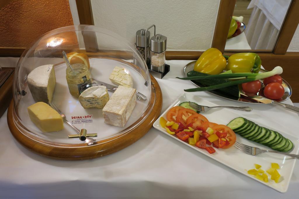 Hotel Restaurant Boeck "Roter Hahn" ザンクト・ペルテン エクステリア 写真