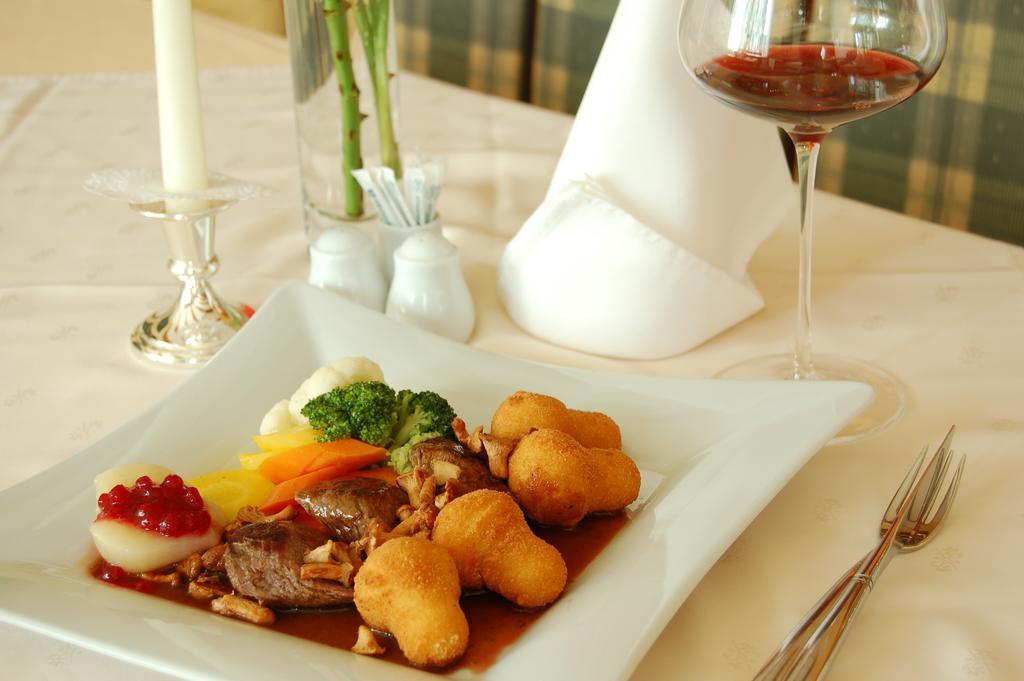 Hotel Restaurant Boeck "Roter Hahn" ザンクト・ペルテン エクステリア 写真